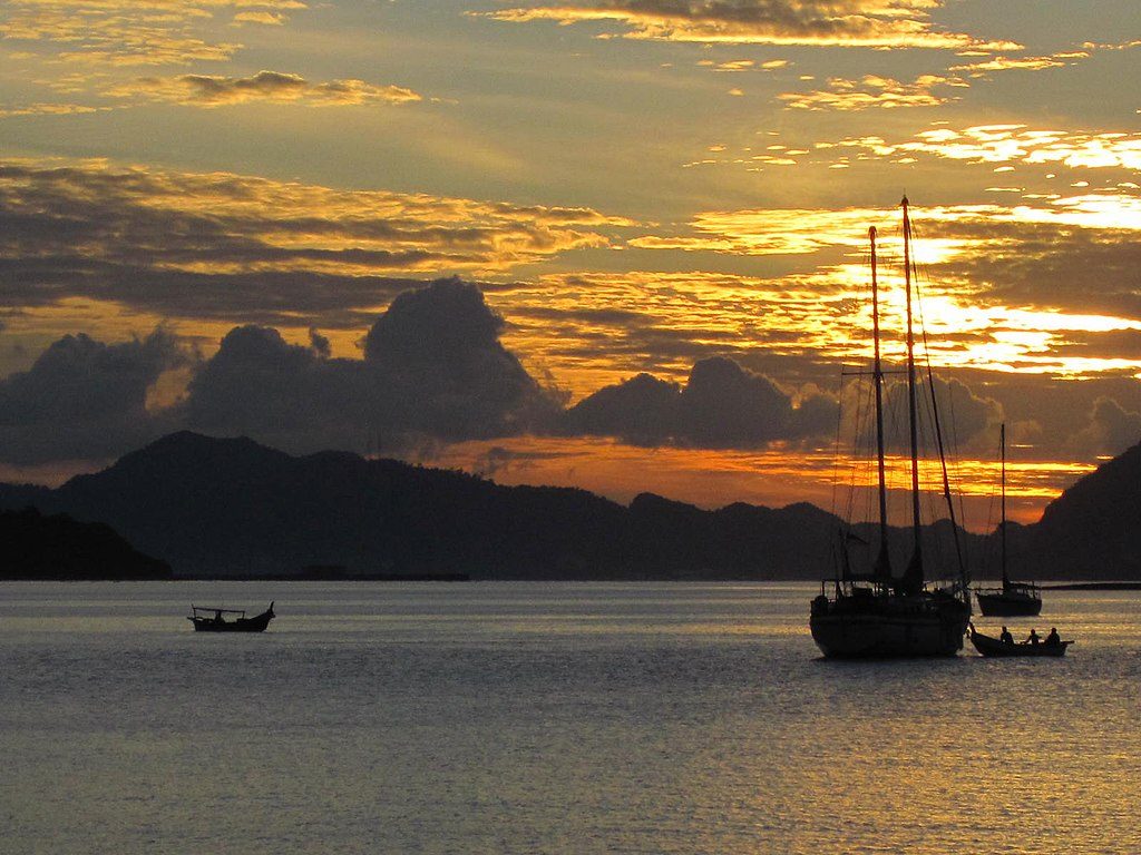 Sunset | Image Credit: <a href="https://commons.wikimedia.org/wiki/User:Ss6sam6">Ss6sam6</a>, <a href="https://commons.wikimedia.org/wiki/File:Morning_Langkawi_Malaysia.jpg">Morning Langkawi Malaysia</a>, <a href="https://creativecommons.org/licenses/by-sa/4.0/legalcode" rel="license">CC BY-SA 4.0</a>