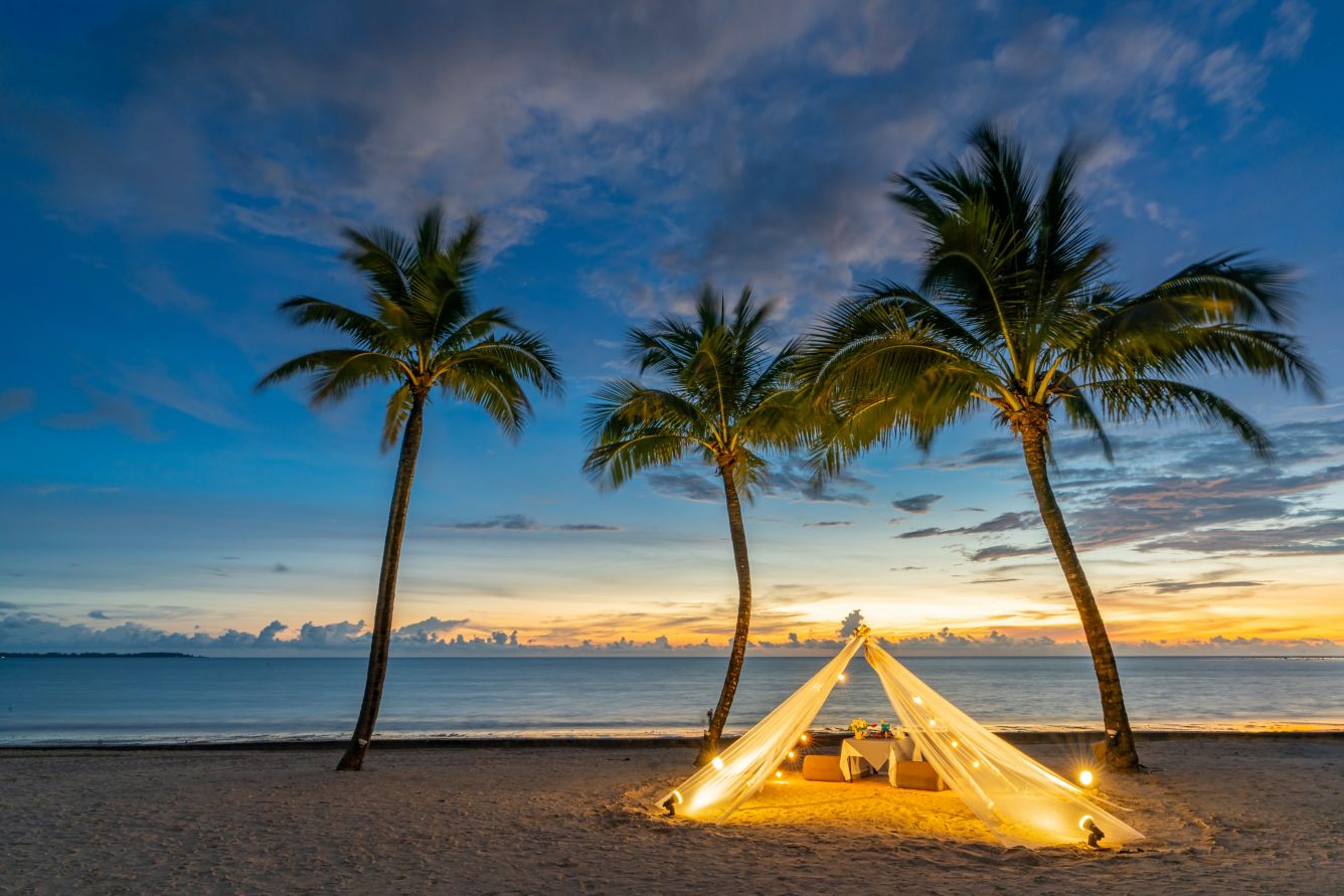 Romantic beach dinner in Thailand